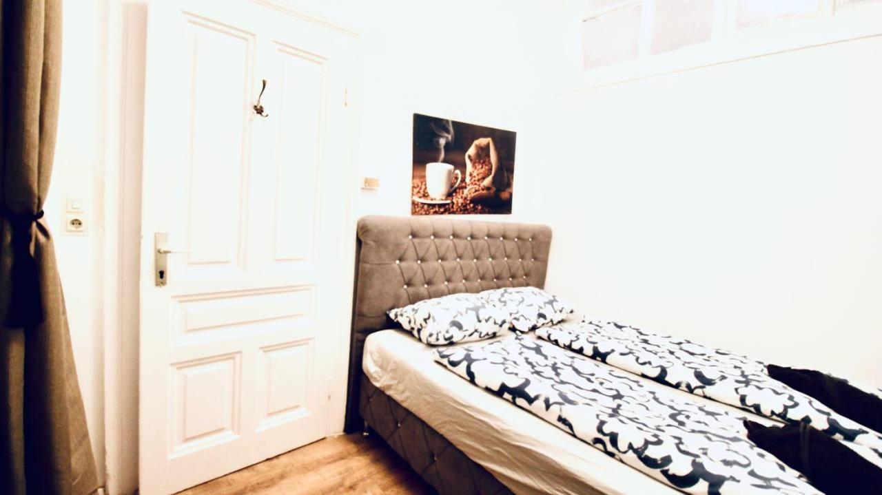Modern Double Room Js A เวียนนา ภายนอก รูปภาพ