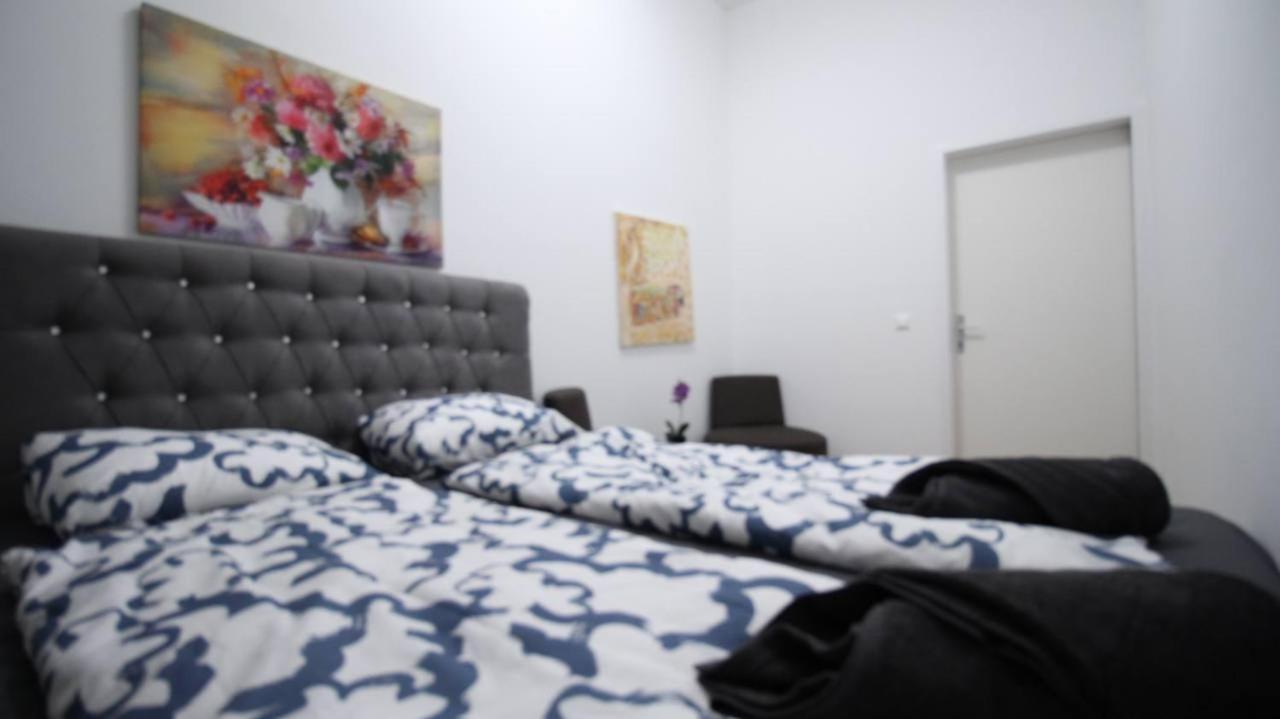 Modern Double Room Js A เวียนนา ภายนอก รูปภาพ