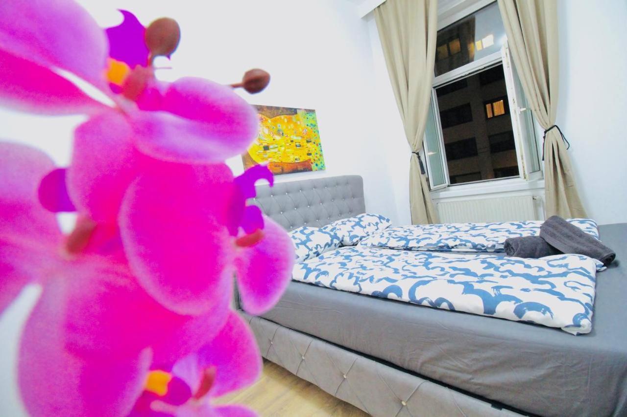 Modern Double Room Js A เวียนนา ภายนอก รูปภาพ