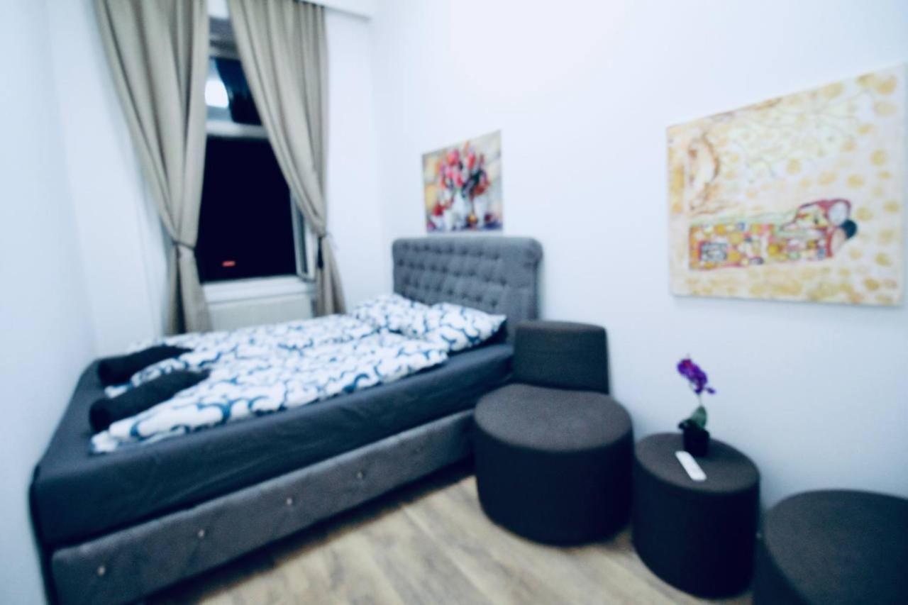 Modern Double Room Js A เวียนนา ภายนอก รูปภาพ