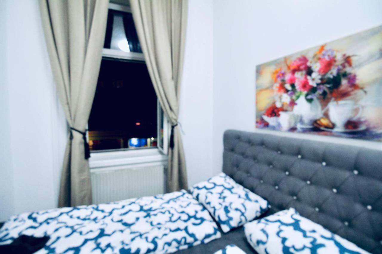 Modern Double Room Js A เวียนนา ภายนอก รูปภาพ