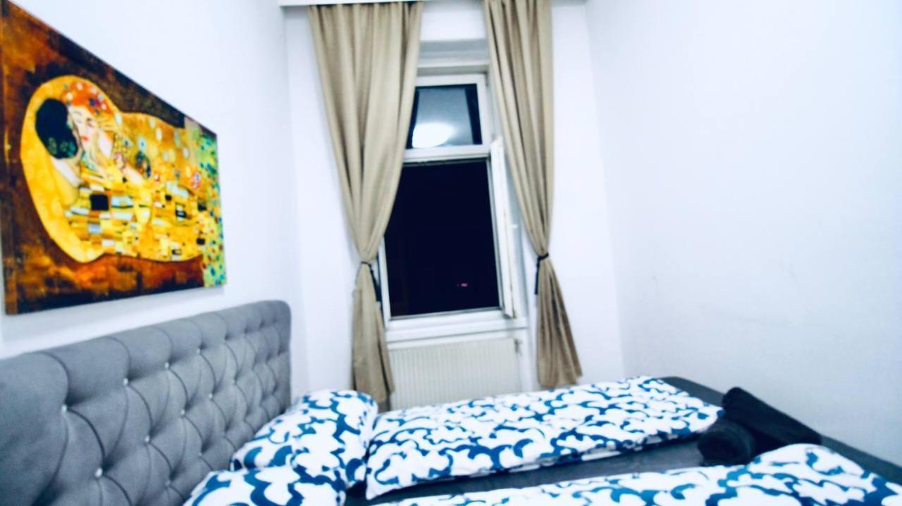 Modern Double Room Js A เวียนนา ภายนอก รูปภาพ