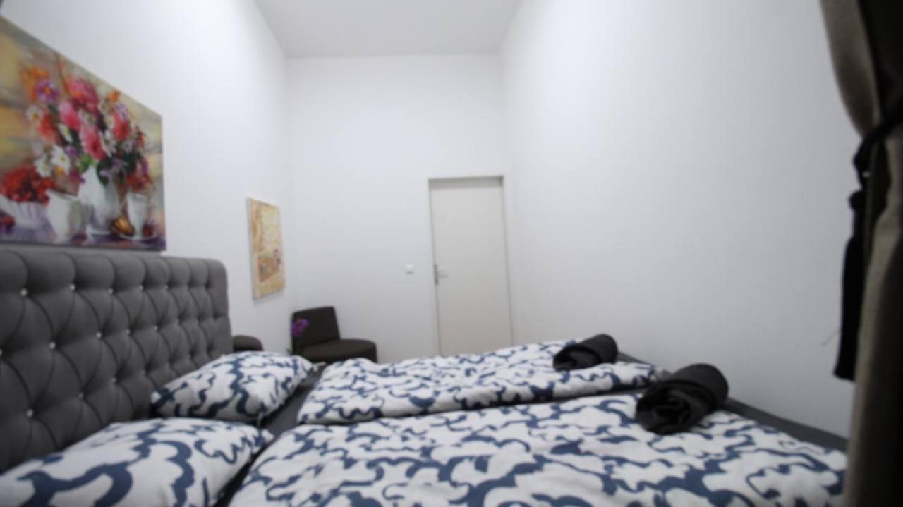 Modern Double Room Js A เวียนนา ภายนอก รูปภาพ
