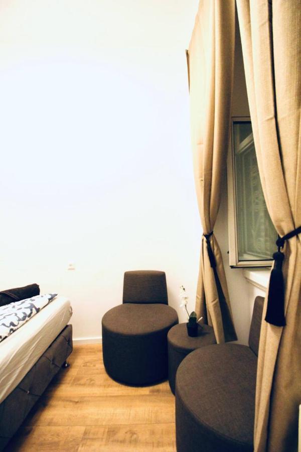 Modern Double Room Js A เวียนนา ภายนอก รูปภาพ