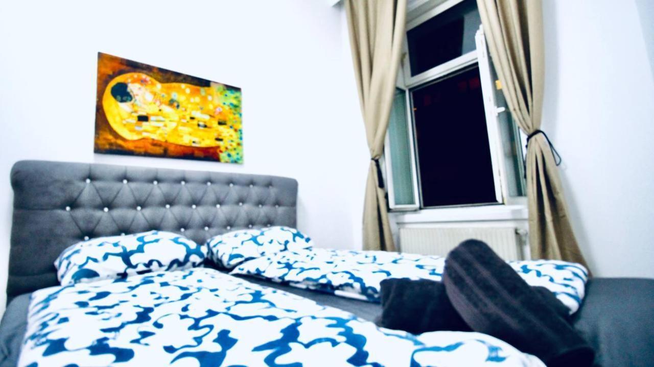 Modern Double Room Js A เวียนนา ภายนอก รูปภาพ