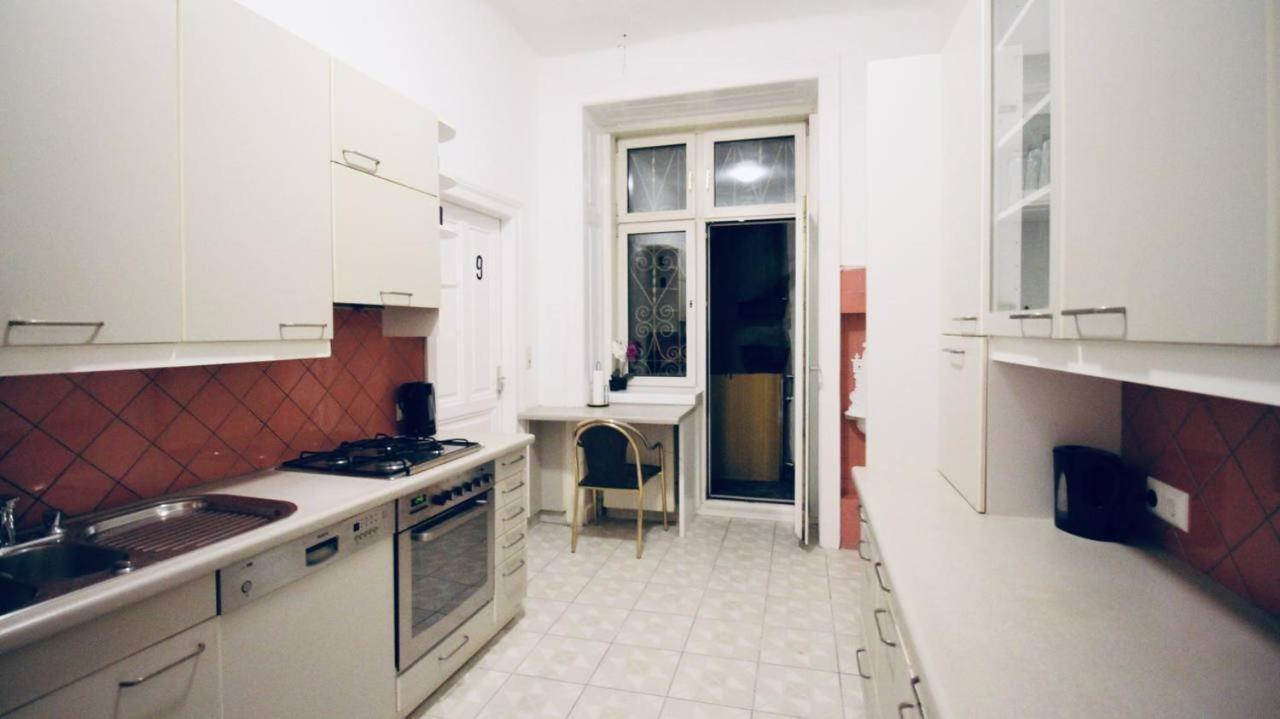Modern Double Room Js A เวียนนา ภายนอก รูปภาพ